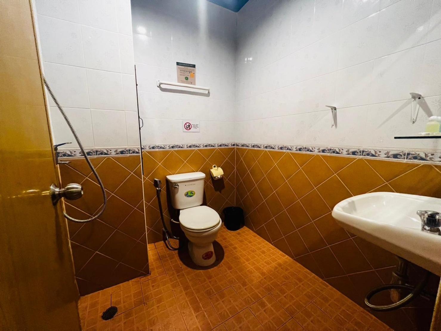 Blue Planet Hotel Patong Buitenkant foto