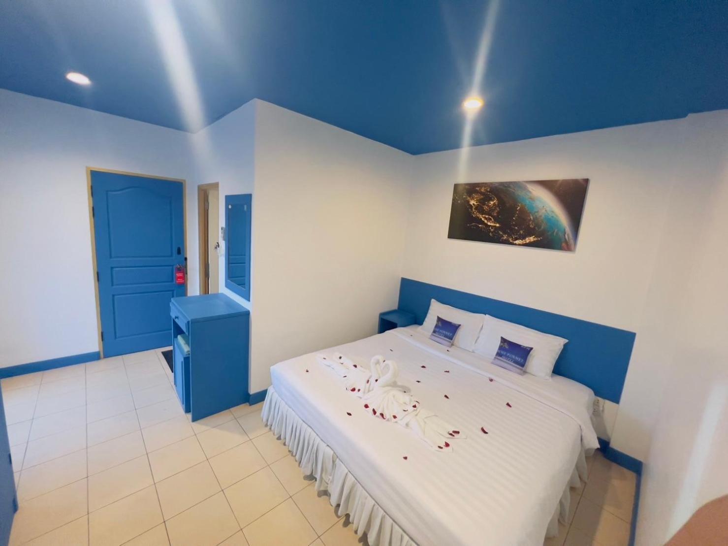 Blue Planet Hotel Patong Buitenkant foto